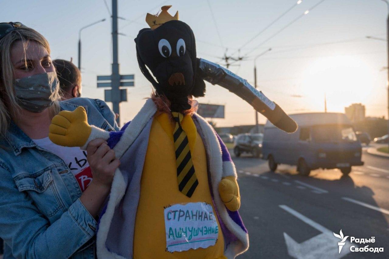 Протестующие недолго постояли и быстро разошлись.