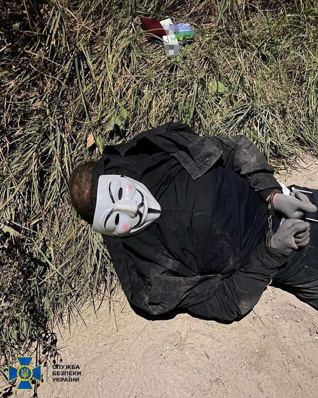           $200 ., -  01 dqxikeidqxitkant