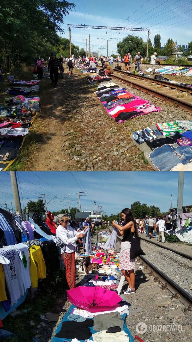 Несмотря на пандемию, большинство торговцев и посетителей людным блошиным рынком ходят без масок