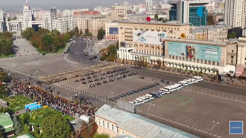 Военные на площади Свободы в Харькове. dqxikeidqxitkant