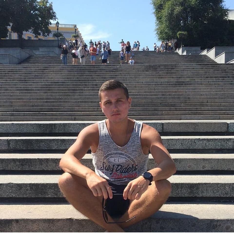 Дмитрий Студинский учился в ХУВС на штурмана. dqxikeidqxiqqeant