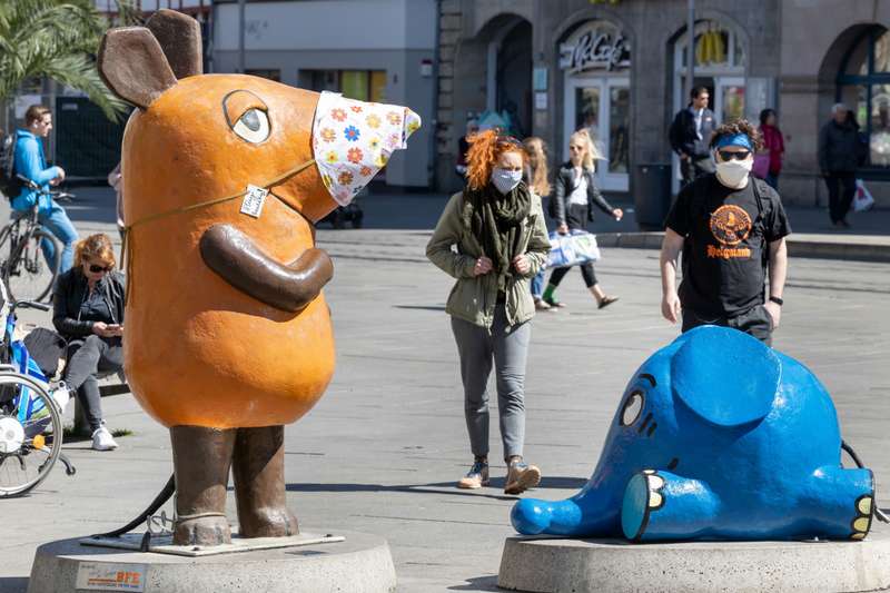 Німці носять маски, аби не сплачувати штрафів dqxikeidqxiqqeant