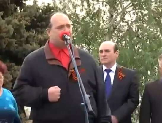 Владимир Струк появился на публике с символикой террористов