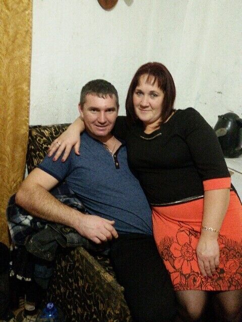 Дмитрий и Оксана познакомились пять лет назад. dqxikeidqxitkant