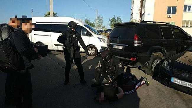 Правоохранители в Одессе накрыли бордель, организованный полицейским 01 Правоохранители в Одессе накрыли бордель, организованный полицейским 01 dqxikeidqxiqqeant