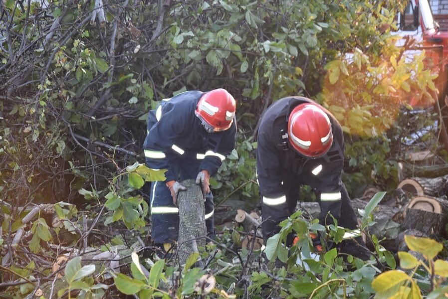 Отряды ГСЧС были привлечены к ликвидации последствий непогоды.