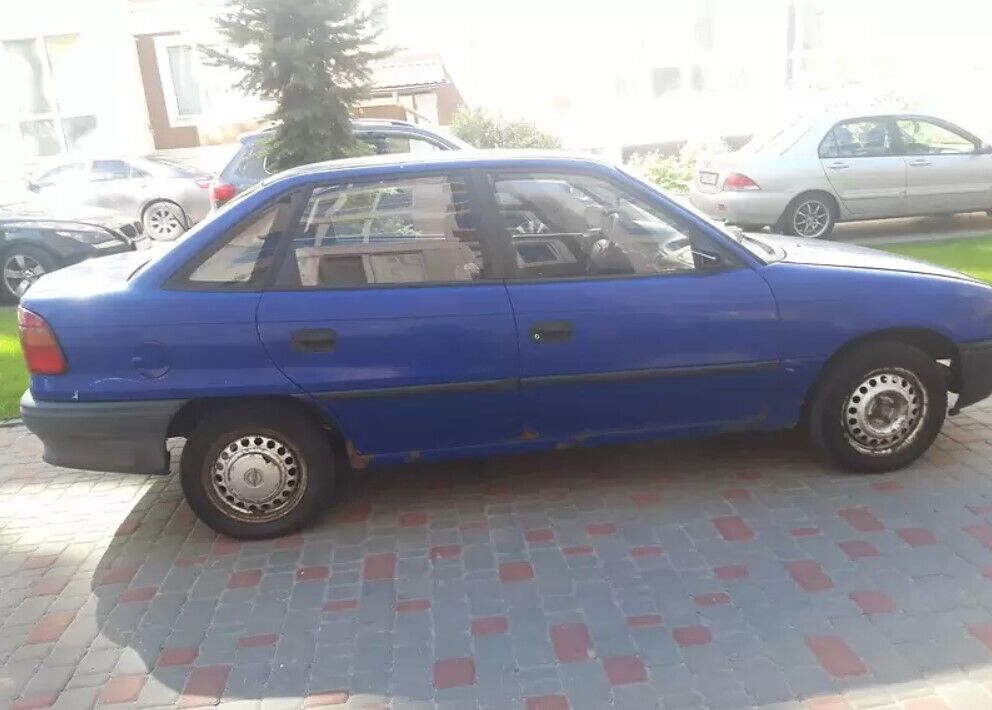 Opel Astra  900 