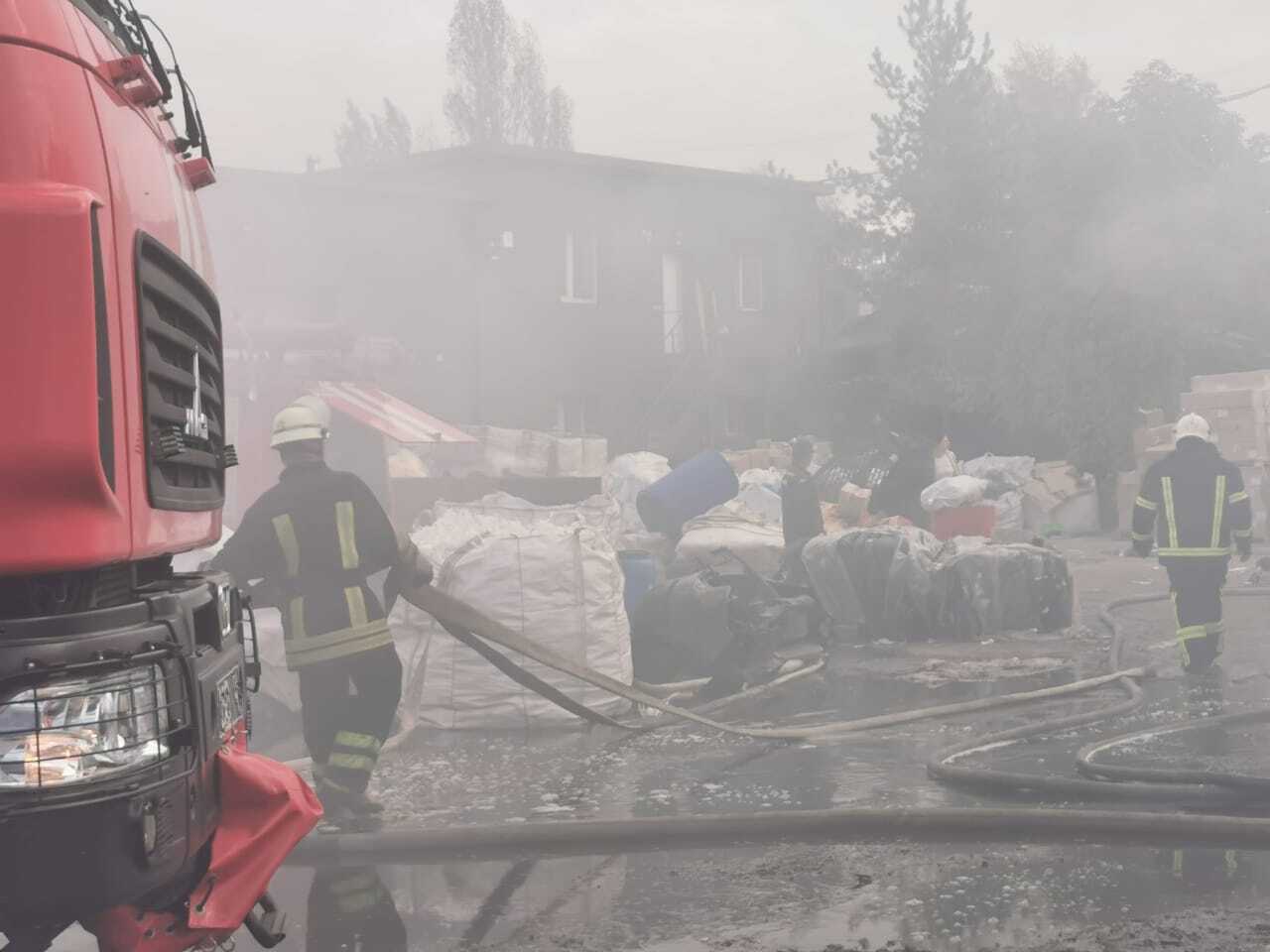 В ликвидации пожара принимали участие спасатели из нескольких районов