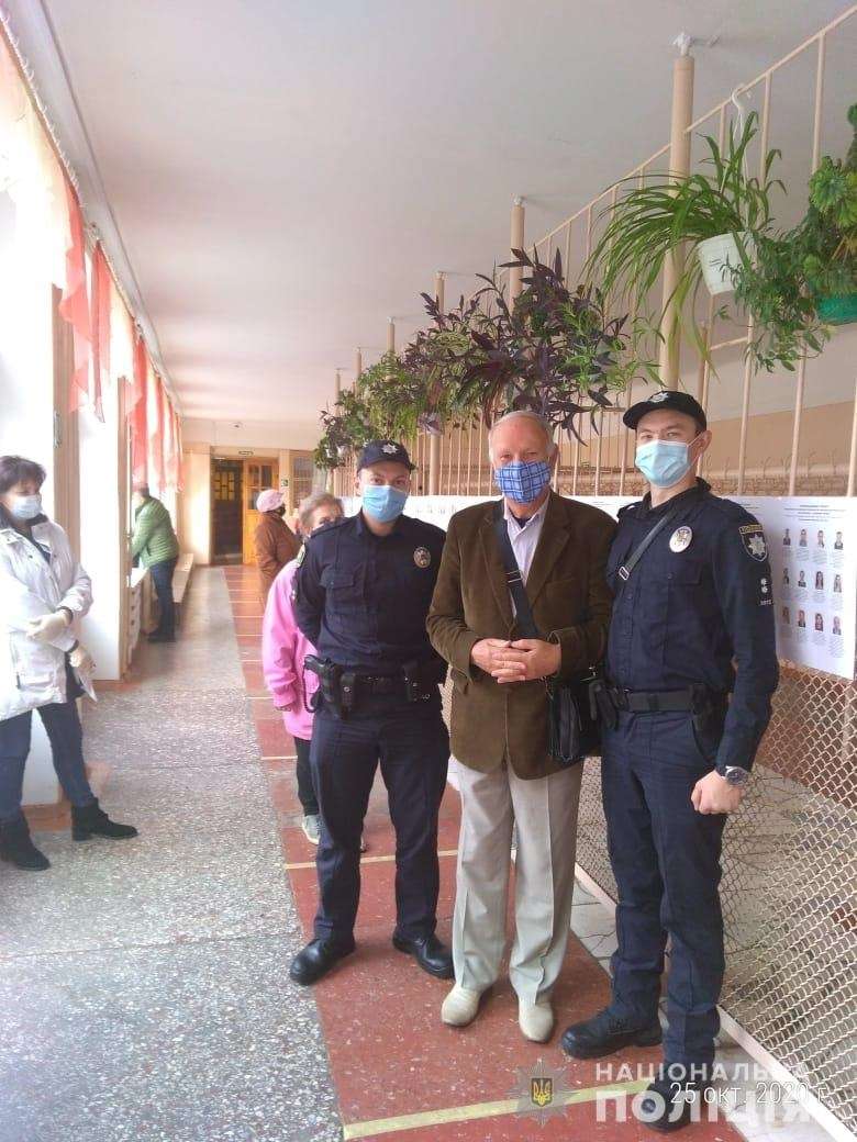 В Харьковской области избирательные участки открылись с опозданием, фото полиции dqxikeidqxiqqeant