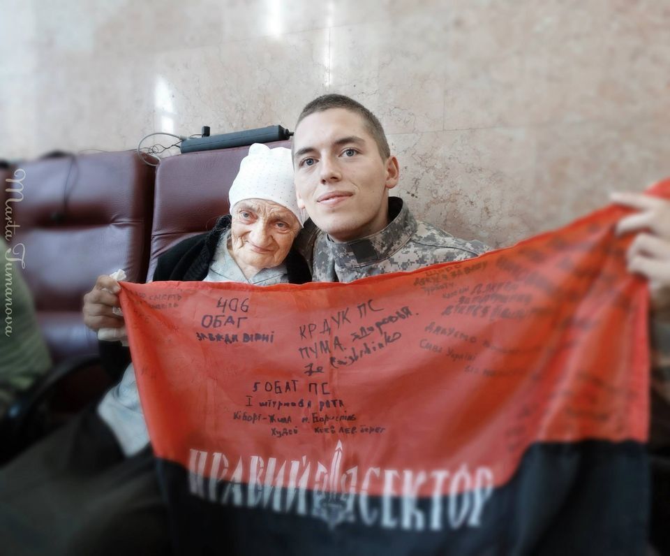 Бойцы знали Людмилу Савченко как бабушку Люду. dqxikeidqxiqqeant