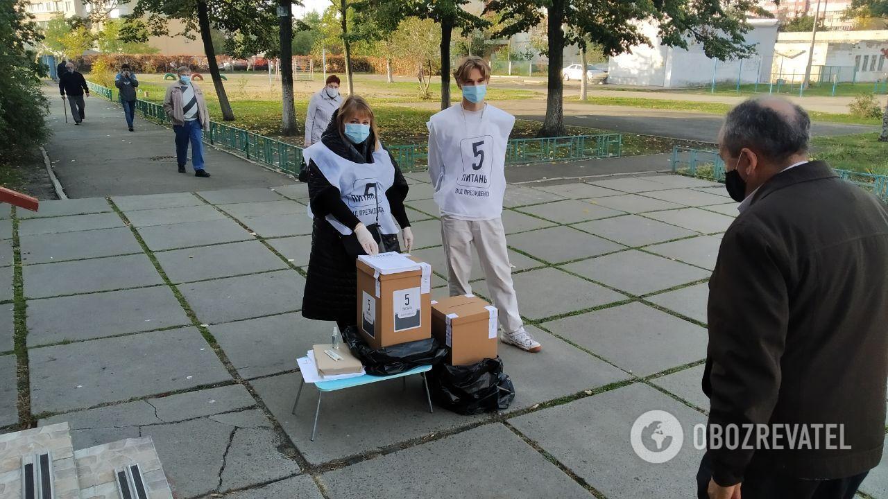 Волонтеры, участвующие в опросе, не спрашивают документы. dqxikeidqxiqqeant