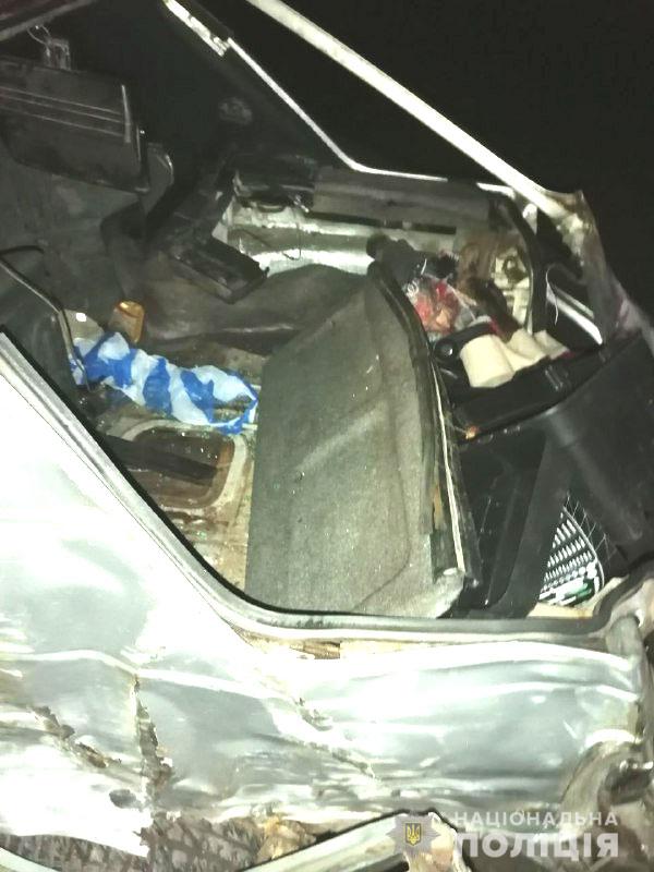 Пяний водій влетів у дерево на Рівненщині, пасажирка випала з авто і загинула 04