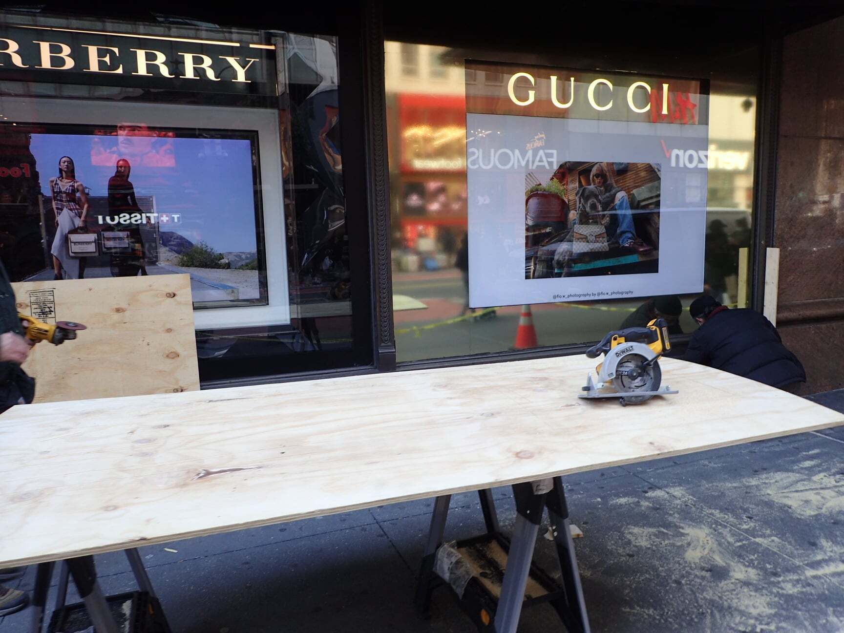 Фанеру подготавливают прямо на улицах