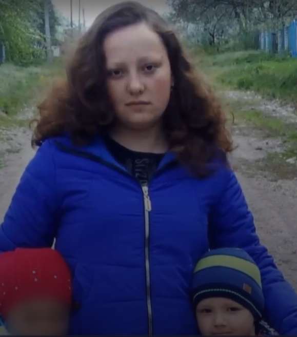 25-летняя Алена Дацюк с детьми dqxikeidqxiqqeant