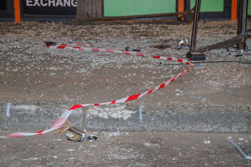 Осколки стекла на месте столкновения