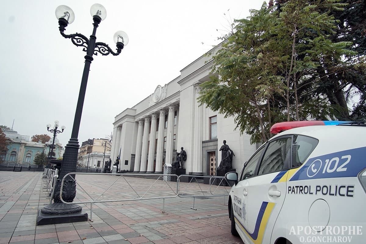 К зданию подъехала полиция dqxikeidqxitkant