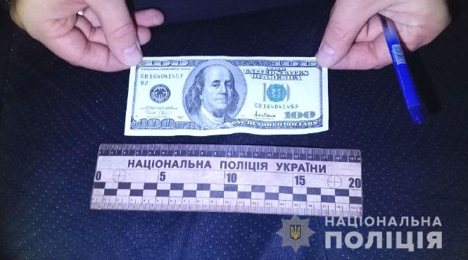 Неудачная попытка дать взятку окончилась двумя протоколами. Фото: Нацполиция dqxikeidqxitkant