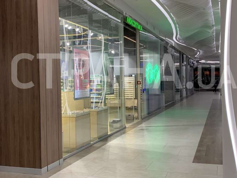 Появились фото работающих магазинов и заведений в закрытом на карантин ТРЦ RiverMoll. Фото: Страна dqxikeidqxitkant