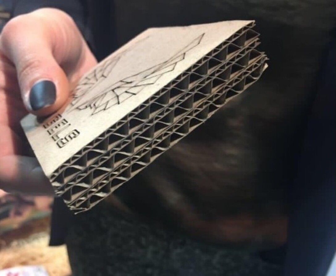 Гробы изготавливают из многослойного картона