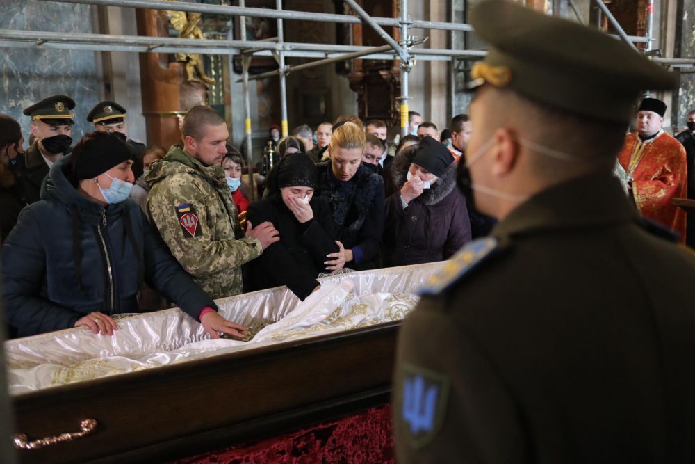 Во Львове простились с погибшим десантником Иваном Горошком