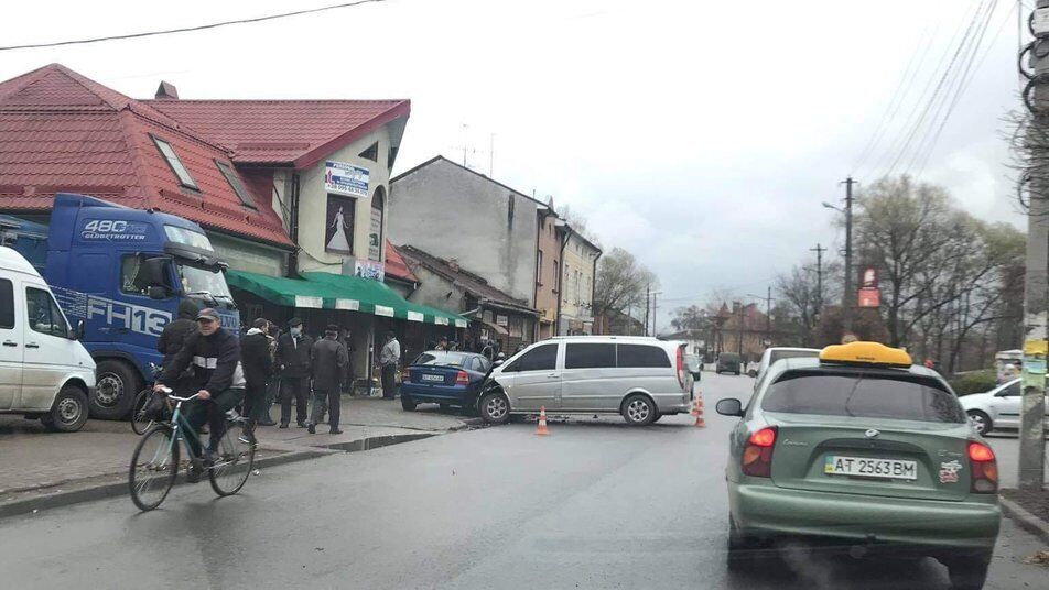 После этого Mercedes Vito отбросило в Opel Astra dqxikeidqxiqqeant