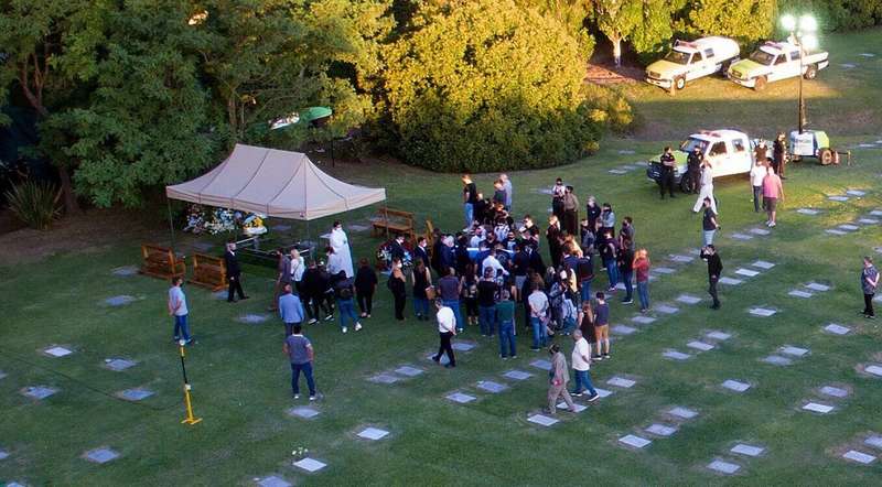 Похороны Диего Марадоны. dqxikeidqxiqqeant