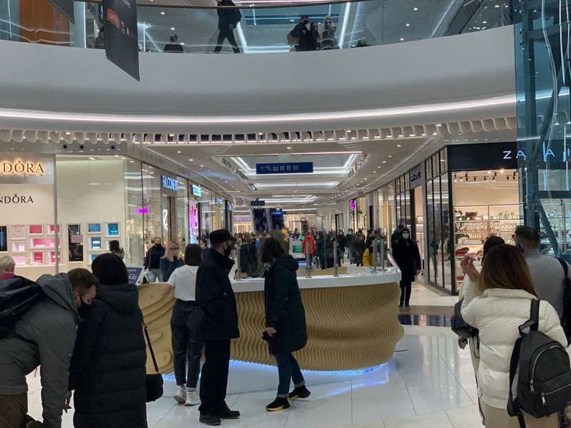 О масках большая часть покупателей не забывала