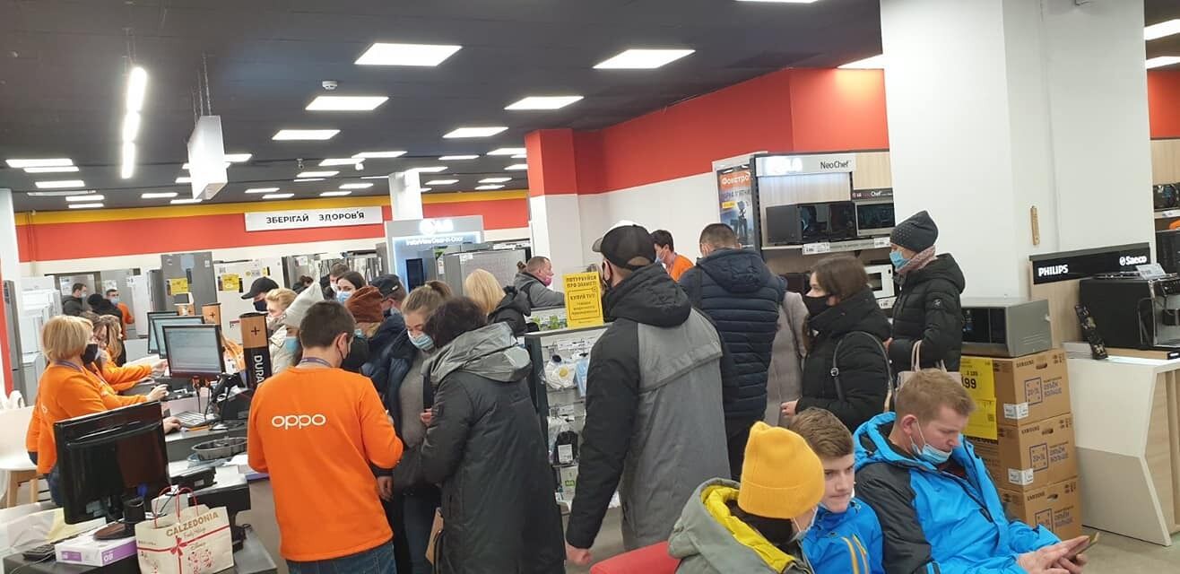 Покупатели беспечно отнеслись к ношению масок