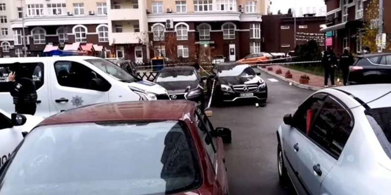 В Киеве обстреляли авто. dqxikeidqxiqqeant