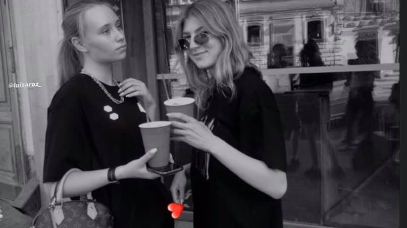 Елизавета Кривоногих (слева) dqxikeidqxiqqeant