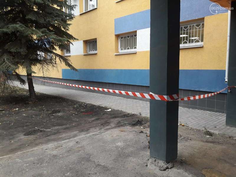 В Мариуполе мужчина выпал из окна больницы и разбился насмерть. Фото: 0629 dqxikeidqxiqqeant