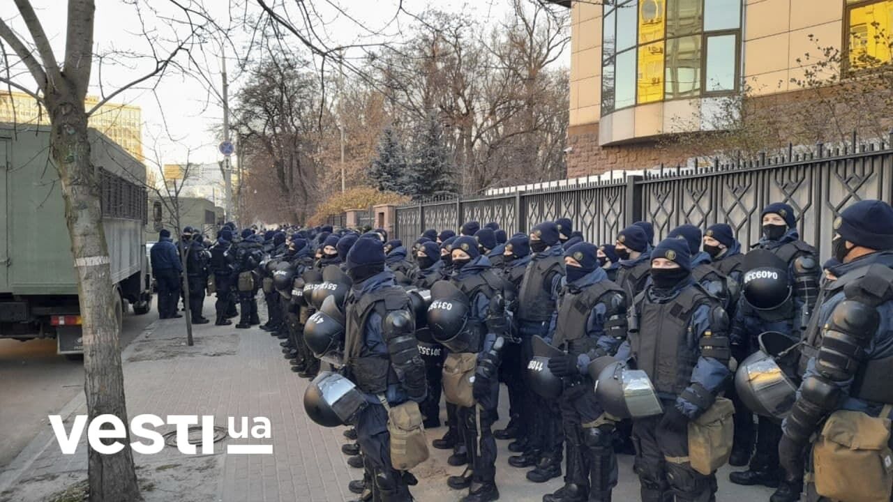 Периметр суда оцепили правоохранители dqxikeidqxitkant