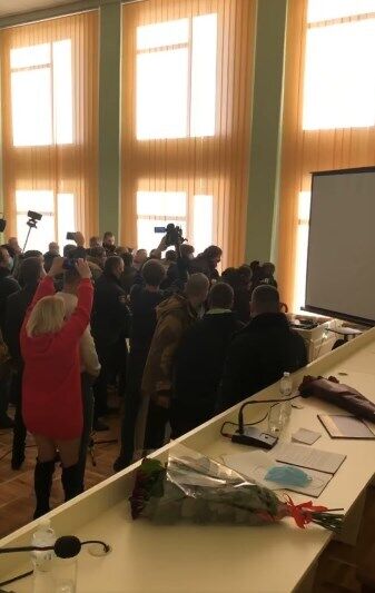 Драка произошла во время первой сессии облсовета.