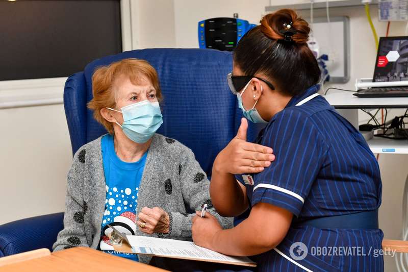 Маргарет Кинан первой в Британии получила вакцину dqxikeidqxiqqeant