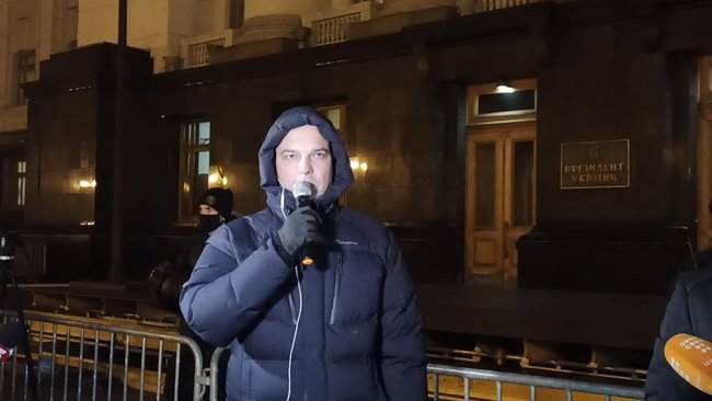 Возле Офиса Зеленского прошла акция Дезинфекция с требованием уволить Татарова, Ермака и Венедиктову 09 Возле Офиса Зеленского прошла акция Дезинфекция с требованием уволить Татарова, Ермака и Венедиктову 09