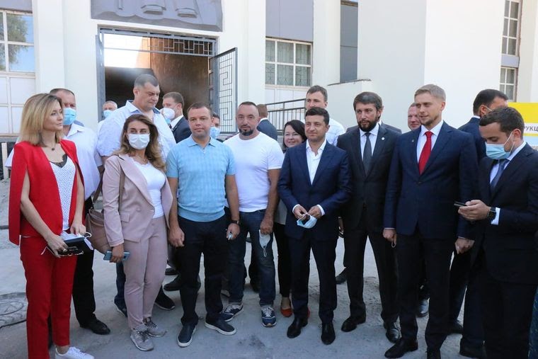 Павло Сухоцький (праворуч від Зеленського) і Дмитро Шевчик (ліворуч)