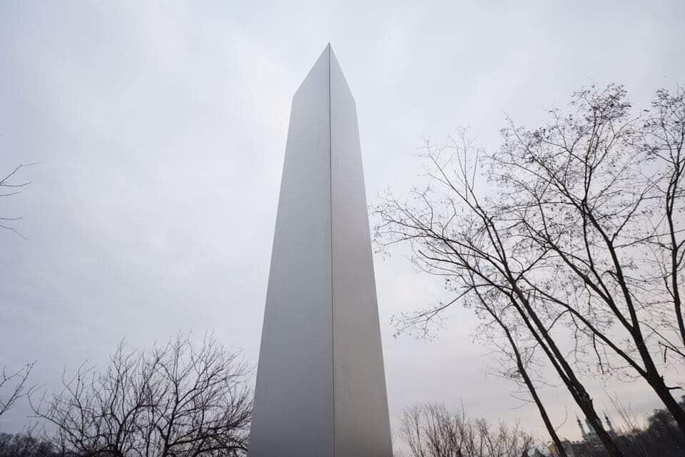 Монолит появился на Замковой горе