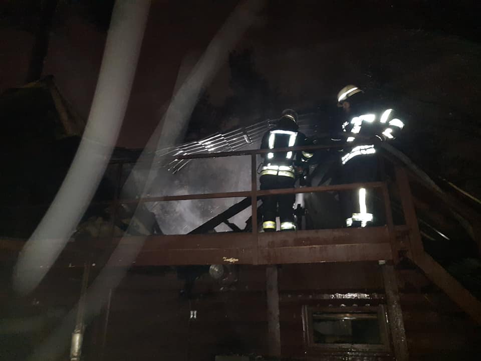 В Киеве сгорело кафе. Фото: dsns.gov.ua dqxikeidqxiqqeant