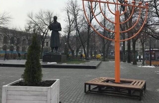Ханукальный светильник на Контрактовой площади dqxikeidqxitkant