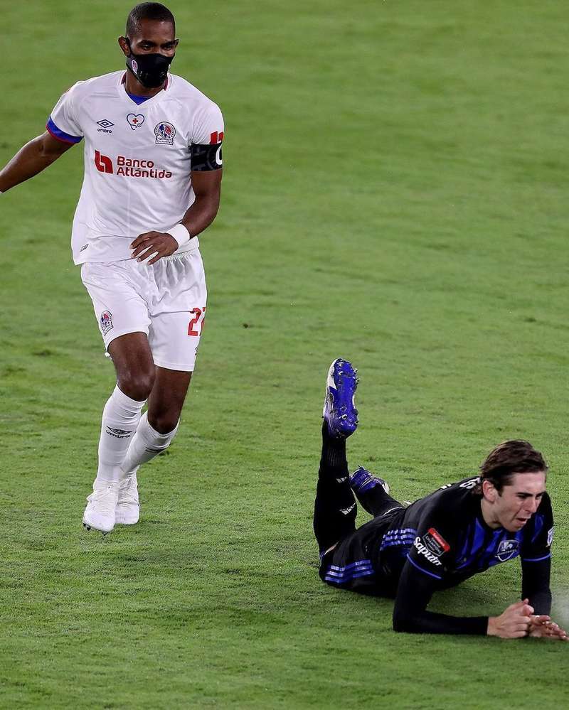 Джерри Бенгтсон в маске