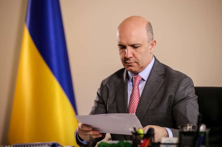 Міністр захисту довкілля та природних ресурсів України Роман Абрамовський дбав не про екологію, а про... стабільність промислового виробництва. Тепер він йде з посади (фото: Facebook Романа Абрамовського) dqxikeidqxitkant