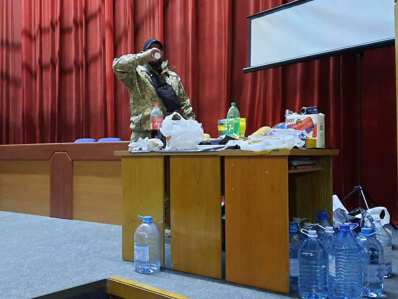 Неизвестные люди в камуфляже