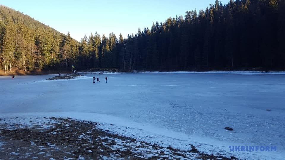 Замерзло наибольшее озеро Украинских Карпат – Синевир dqxikeidqxitkant