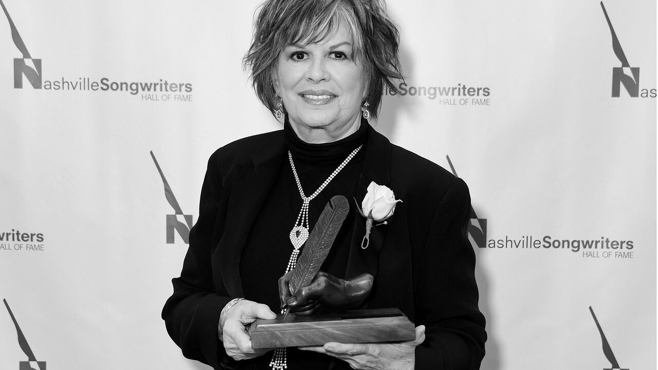 Кейти Ослин dqxikeidqxiqqeant