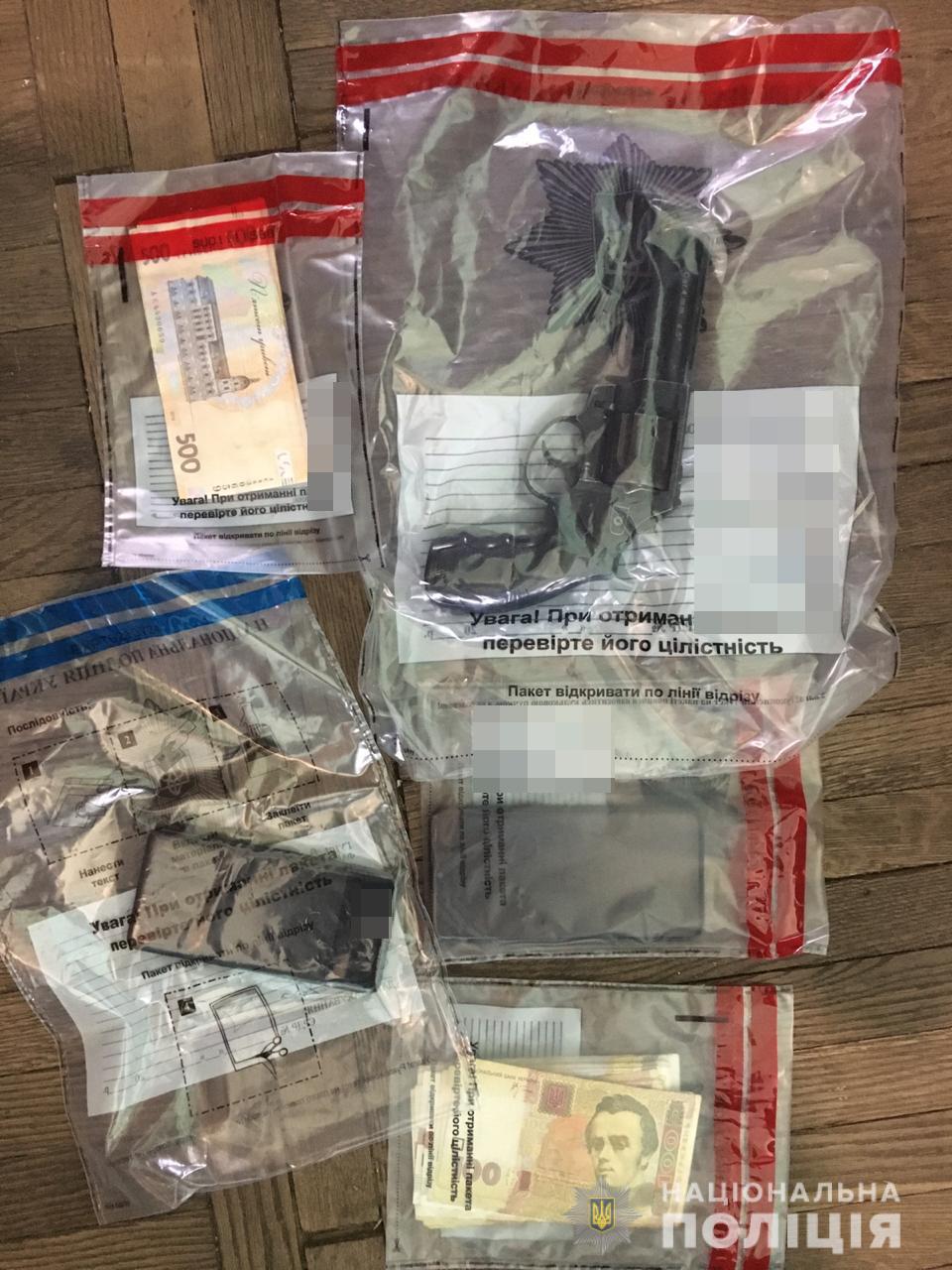 Полицейские задержали сутенершу, которая зарабатывала на секс-работницах в двух областях Украины. Скриншот: Нацполиция dqxikeidqxiqqeant