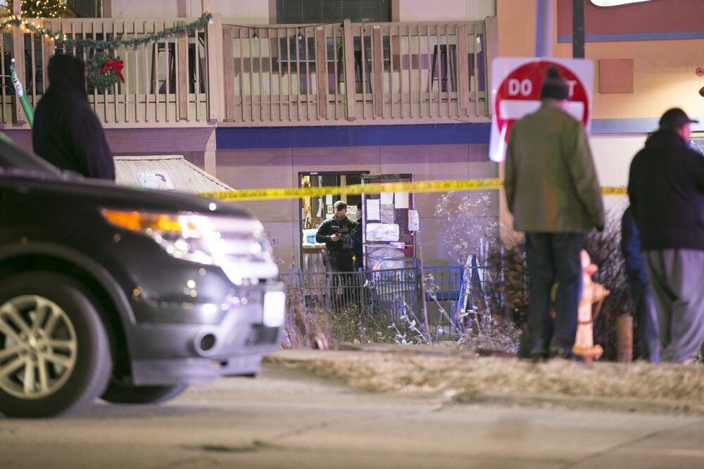 Рокфорд расположен в 130 км к северо-западу от Чикаго