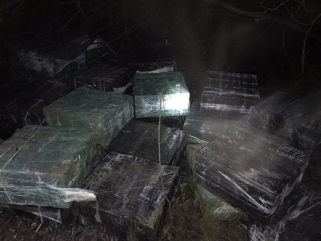 Пресечена попытка переправки 14 тыс. пачек контрабандных сигарет в Румынию, - Госпогранслужба 02 Пресечена попытка переправки 14 тыс. пачек контрабандных сигарет в Румынию, - Госпогранслужба 02