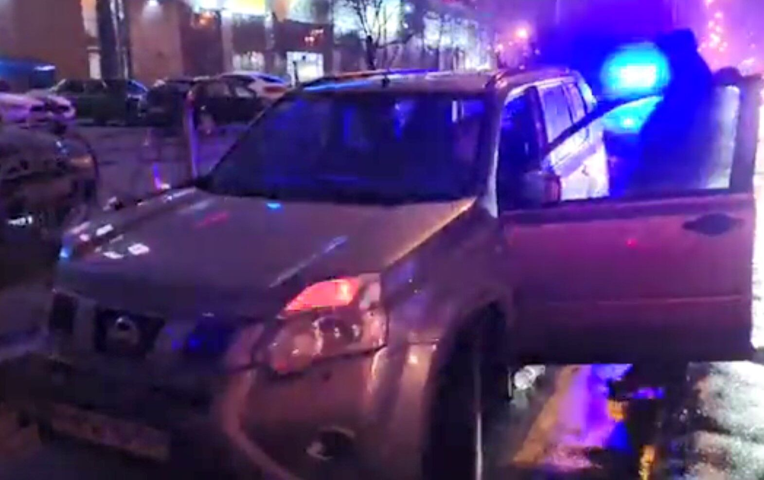 Nissan протаранил три автомобиля. dqxikeidqxiqqeant