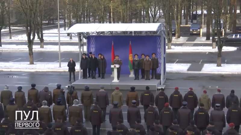 Александр Лукашенко выступает перед ОМОНовцами dqxikeidqxitkant