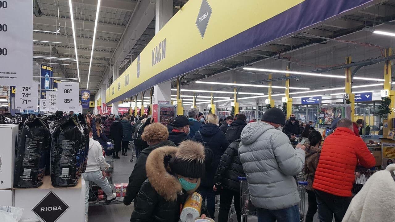 Очередь в МЕТРО в Одессе dqxikeidqxiqqeant